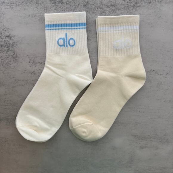 NWOT Alo Socks 2 Pairs Half Crew ThrowBack Medium - Picture 1 of 2